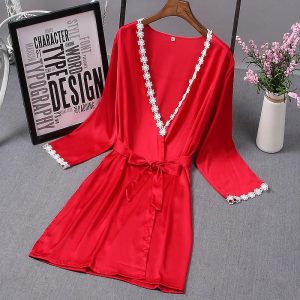 Low-cut robe