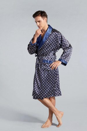 Men's patterned bathrobe