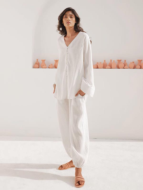 "Sillage de Lys" White Cotton Pajamas for Women - Image 2